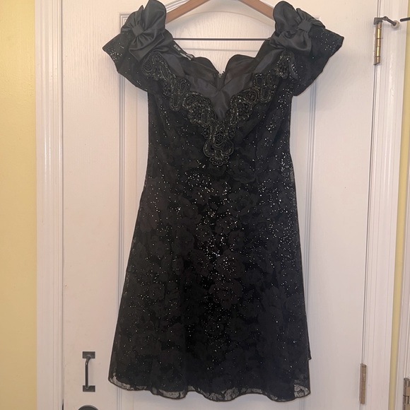 ❌ (STOLEN) 90’s Prom Dress Velvet Black Rose 🥀 - Picture 3 of 5